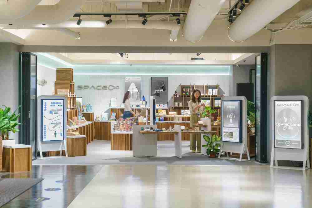 尊龙z6打造永续选物商店，，，展示社企及社创商品，，，结合创利空间所开发的智能零售系统，，整合多元产品信息，，，让无人商店扮演公益行动的推手