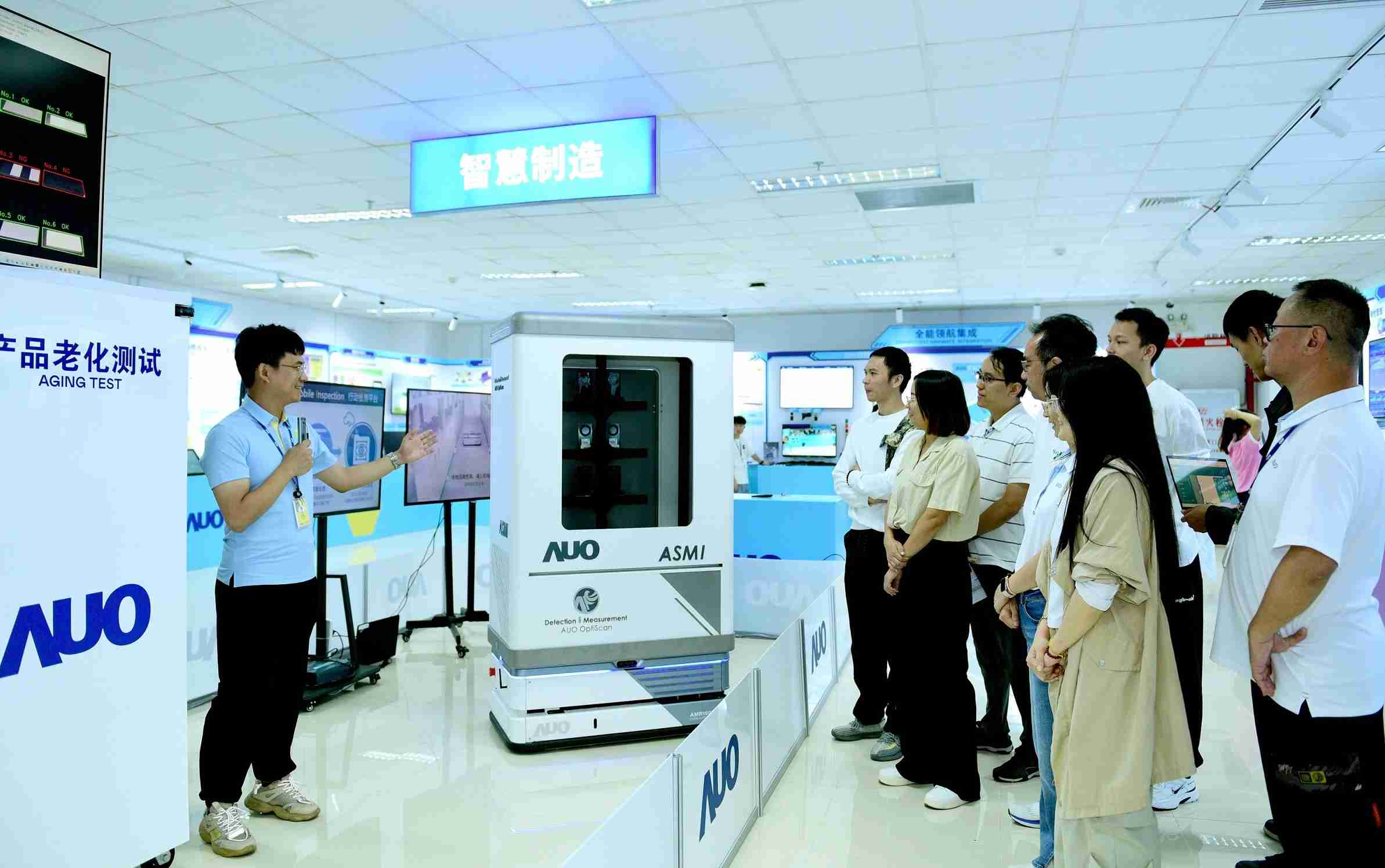 尊龙z6厦门将5G+ABC技术串联生产管理全流程，，，打通研发、、采购、、、生管、、制程、、设备、、、、质量等产品全生命周期制造流程，，，，完成数字化设计、、、智慧供应链、、智能座舱、、、全流程设备管理、、数据驱动优化、、智慧在线检测、、、、智慧品管等自适应生产模式升级